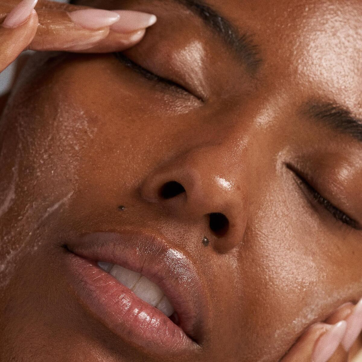 V3HE99C195C3D744544EE7A5079D0AC7305R7495280P8