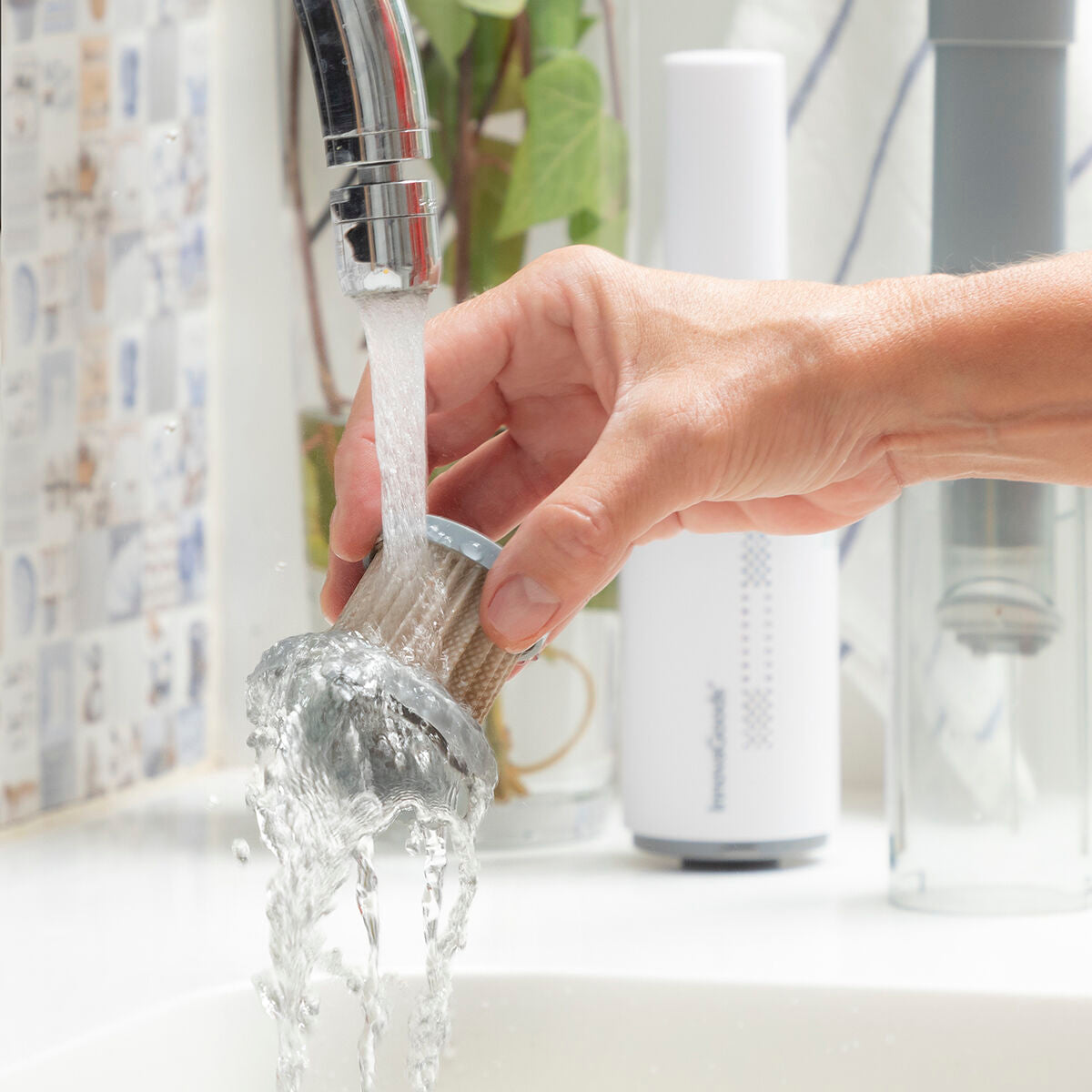 V16H1C0F9F95AA95057E2E11850DD3C38824R5276464P8